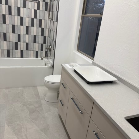 Move-in bathroom cleaning in Chicago with sanitised vanity by Neat N Tidy